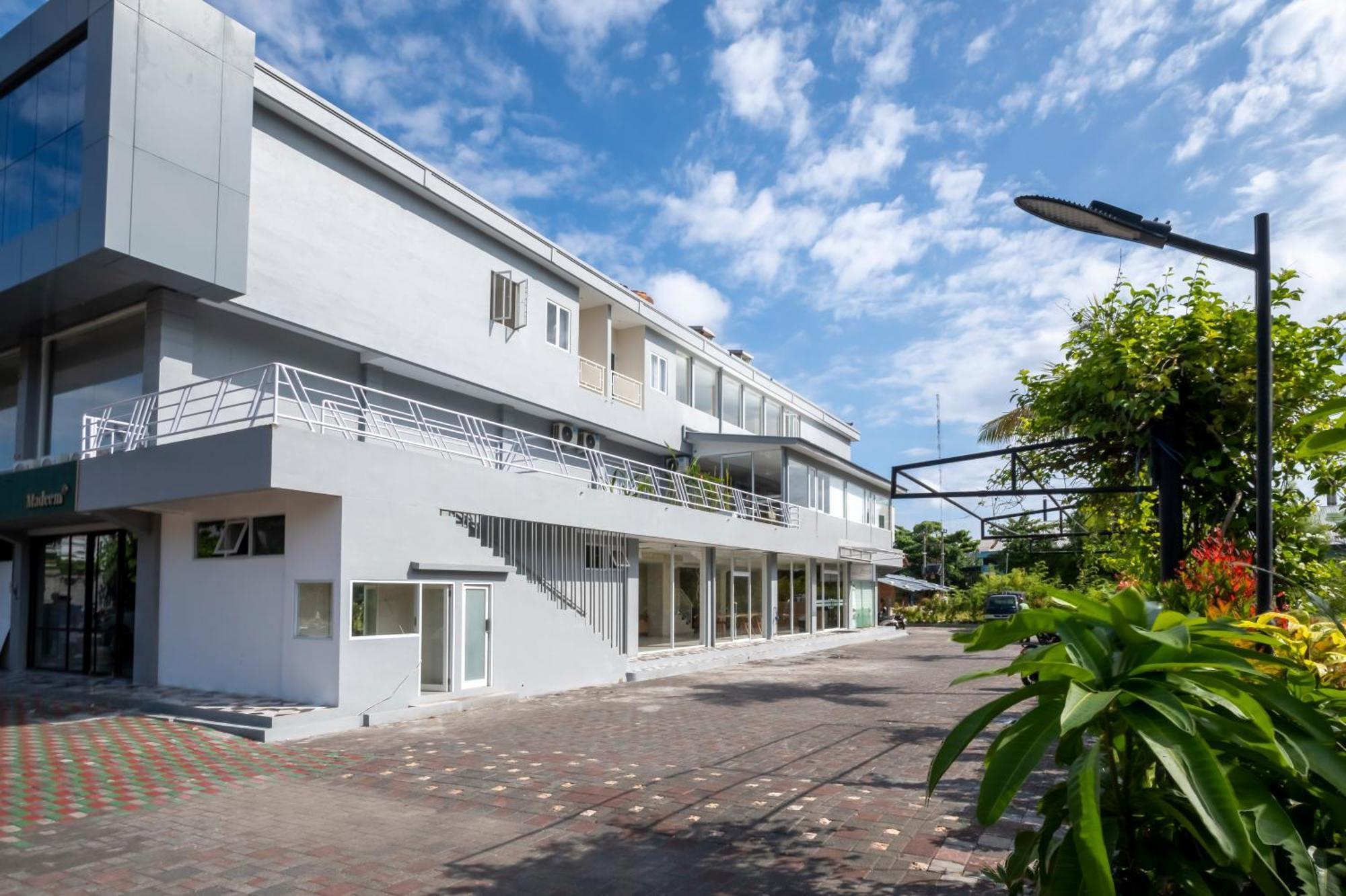Bali Bustle Sunset Coliving And Coworking Space Legian Exterior foto